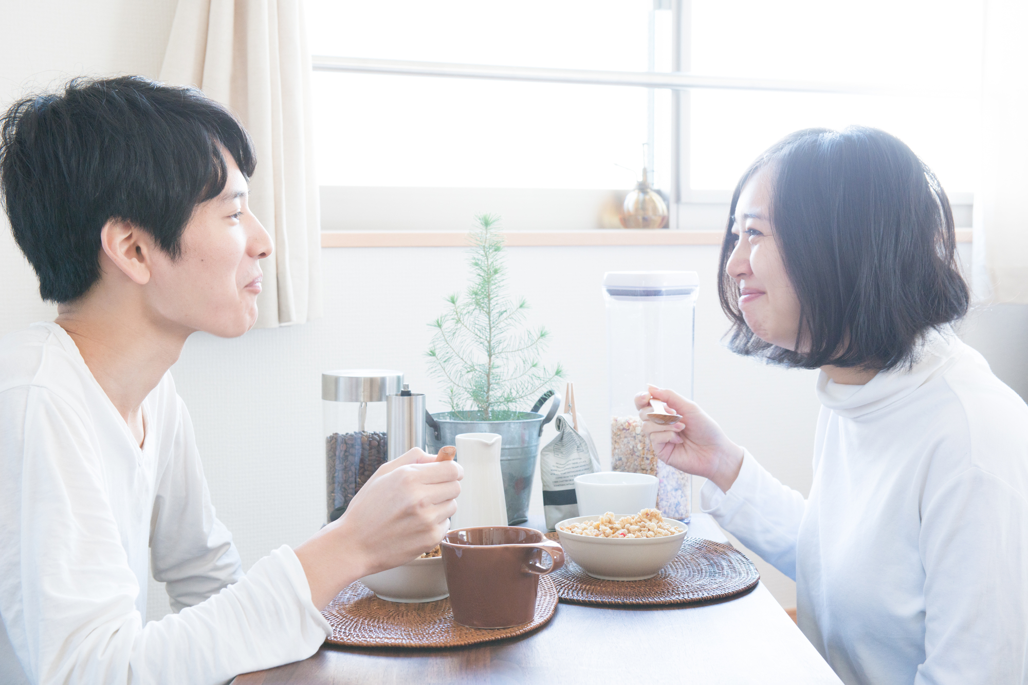 プロポーズの前兆に気づいてる 意外と気づかないサインとは 婚約指輪人気ブランドランキング